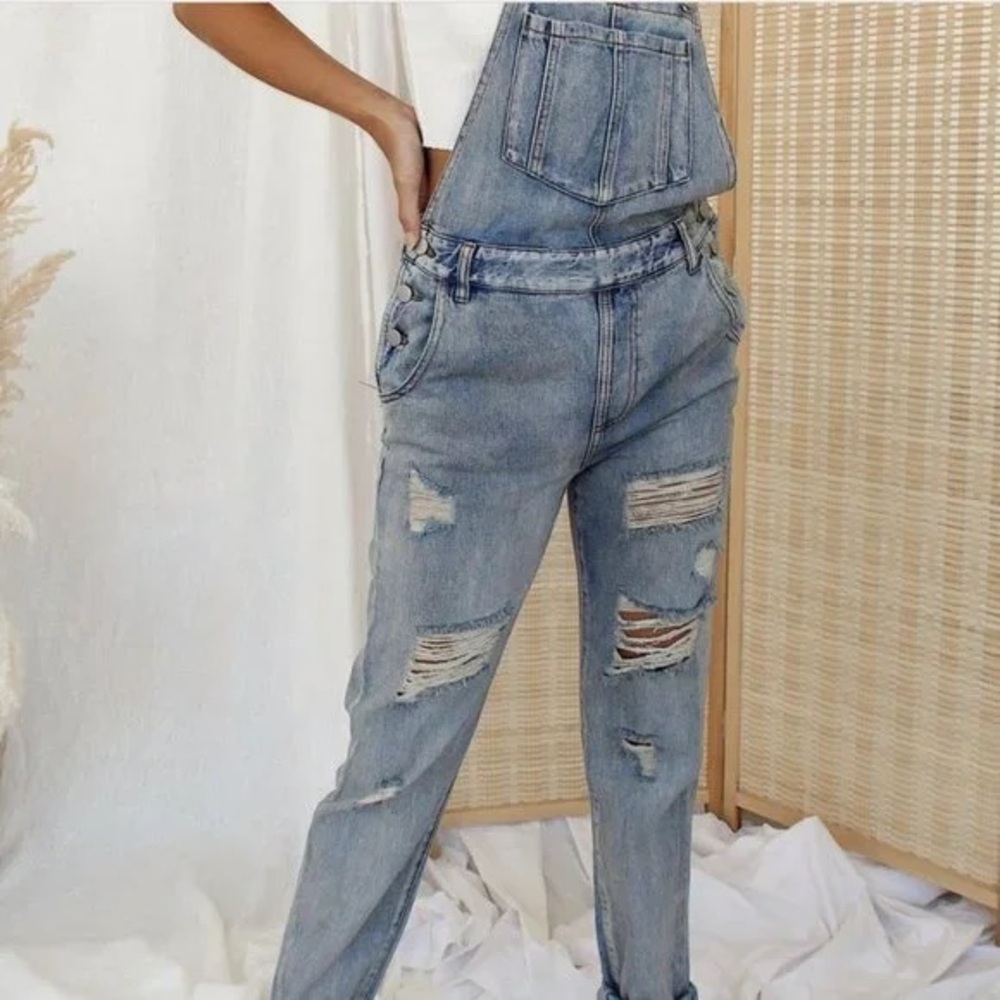 12th Tribe “Runaway Girl” Distressed Denim Overalls Light Wash Size Small